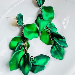Zara Elegant Green Leaf Earrings